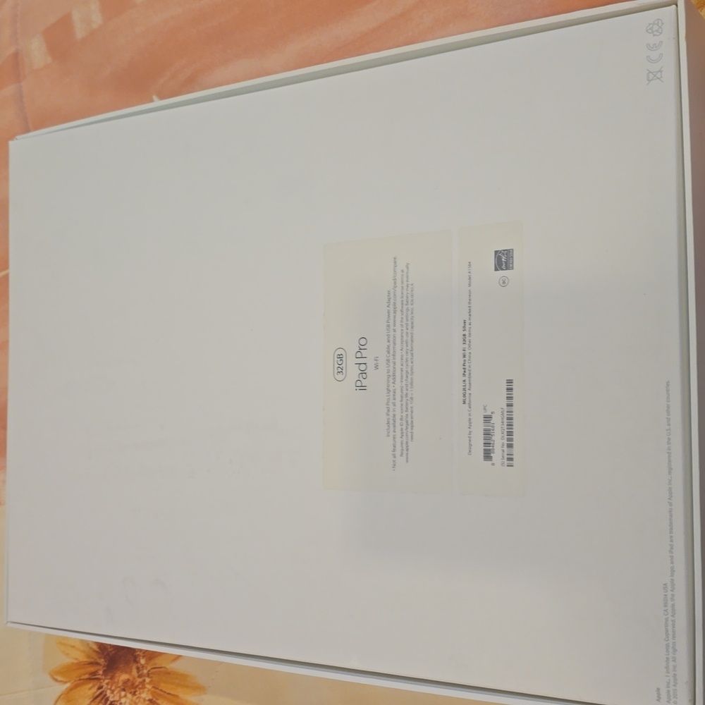 NWOT IPAD PRO 32GB MODEL A1584 With Box And Cover - Picture 5 of 6